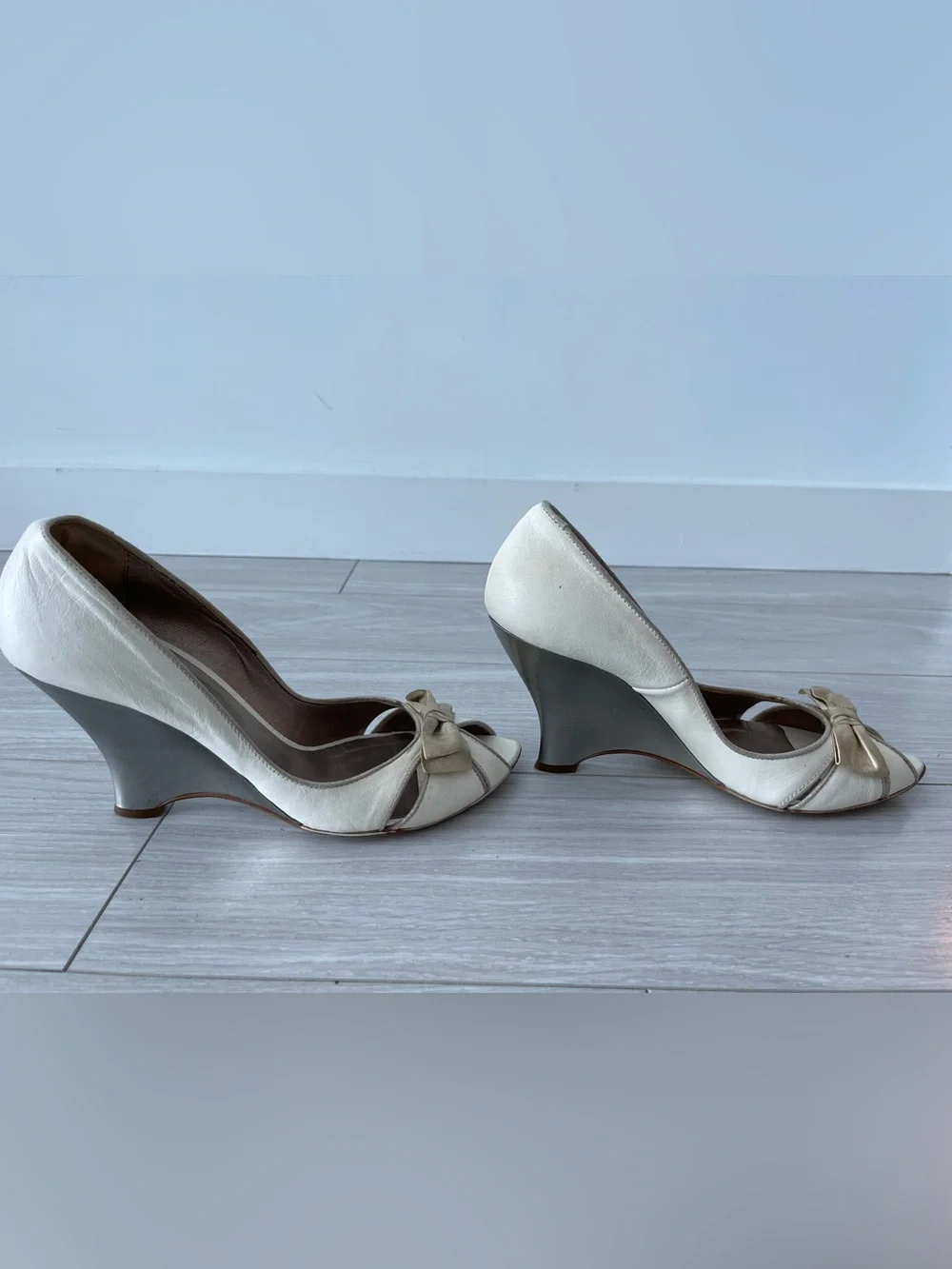 Browns White Genuine Leather Peep-Toe Bow Pumps Silver Wedge Heel Size 40